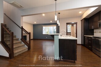 14018 9th Pl W in Lynnwood, WA - Building Photo - Building Photo