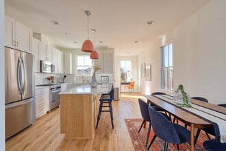 520 NE 56th Ave in Portland, OR - Building Photo - Building Photo