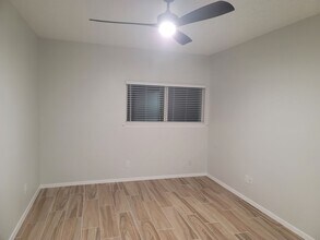 7093 N Holiday Dr in Galveston, TX - Building Photo - Building Photo