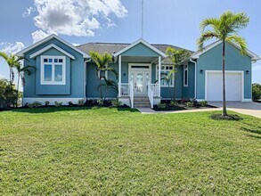 631 Tahiti Ct in Punta Gorda, FL - Building Photo - Building Photo