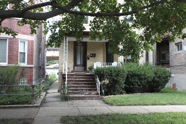 2206 W Eastwood in Chicago, IL - Building Photo - Building Photo