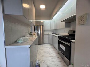 136-75 37th Ave in New York, NY - Building Photo - Building Photo