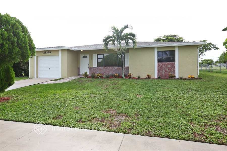 22235 General St in Boca Raton, FL - Building Photo