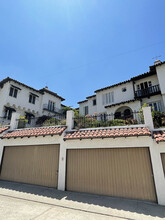 2128 Beachwood Ter, Unit 2128 1-2 in Los Angeles, CA - Building Photo - Building Photo