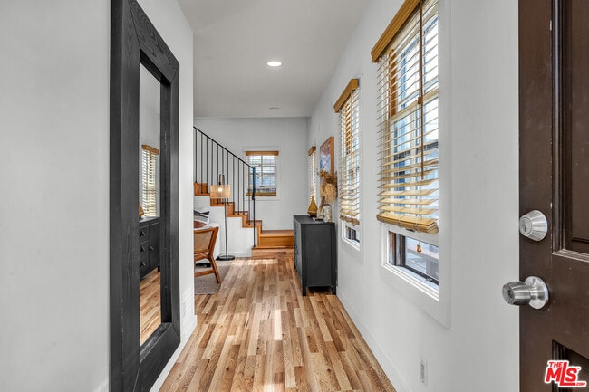 58 Sunset Ave in Los Angeles, CA - Building Photo - Building Photo