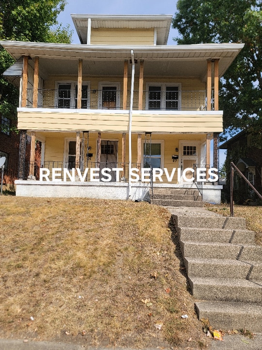 27 E Hillcrest Ave in Dayton, OH - Foto de edificio