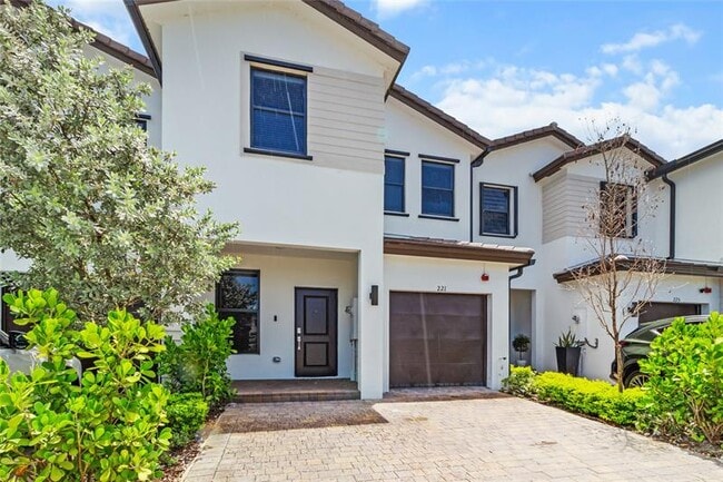 221 SW 159th Way in Pembroke Pines, FL - Building Photo - Building Photo
