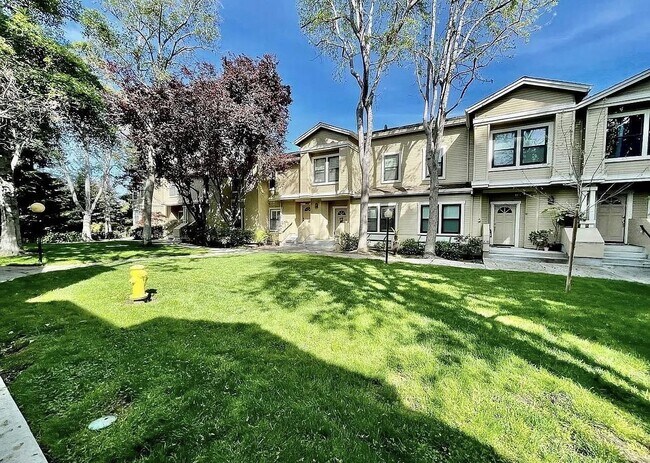 959 La Mesa Terrace in Sunnyvale, CA - Building Photo - Building Photo