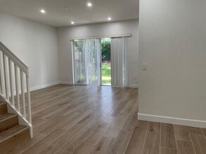 12472 SW 44th Ct in Miramar, FL - Building Photo - Building Photo