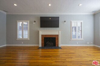 2318 Canyon Dr in Los Angeles, CA - Building Photo - Building Photo