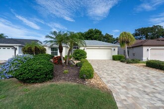 9659 Knightsbridge Cir in Sarasota, FL - Foto de edificio - Building Photo