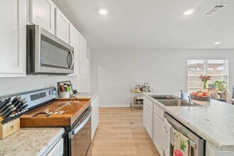 5252 Peach Dr in Milton, FL - Building Photo - Building Photo