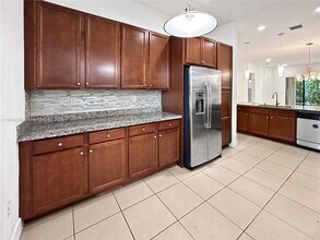 3275 W 96 Pl in Hialeah, FL - Building Photo - Building Photo
