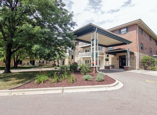 Greentree Glen Senior Apartments in Madison, WI - Foto de edificio - Building Photo