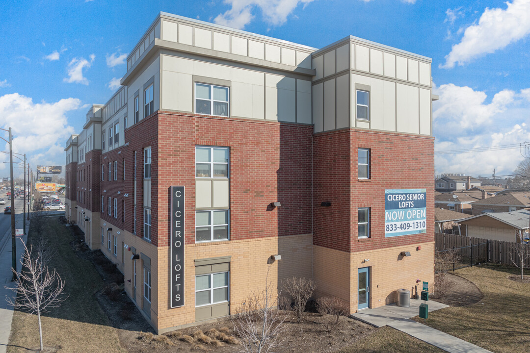 Cicero Senior Lofts in Chicago, IL - Foto de edificio