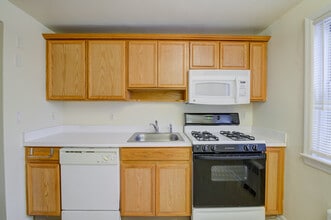 Hollow Run at Fair Lawn in Fair Lawn, NJ - Building Photo - Building Photo