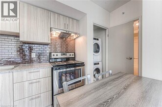 275 Larch St in Waterloo, ON - Building Photo - Building Photo