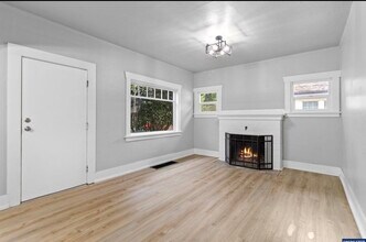 7225 N Lombard St in Portland, OR - Building Photo - Building Photo