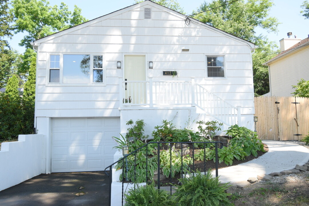 412 Franklin Ave in Princeton, NJ - Foto de edificio