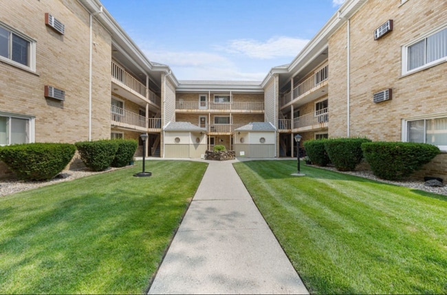 property at 7206 W Wellington Ave