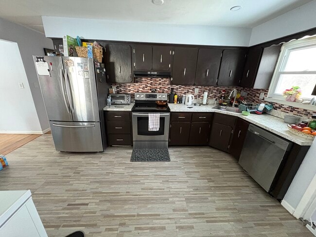 16 Wilson Ave, Unit 1