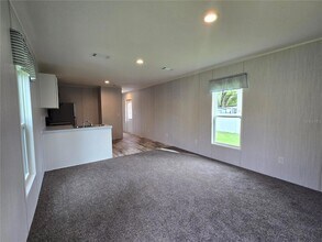 24048 Ermine Rd in Astor, FL - Foto de edificio - Building Photo