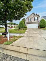 416 Commons Dr in Holly Springs, NC - Building Photo