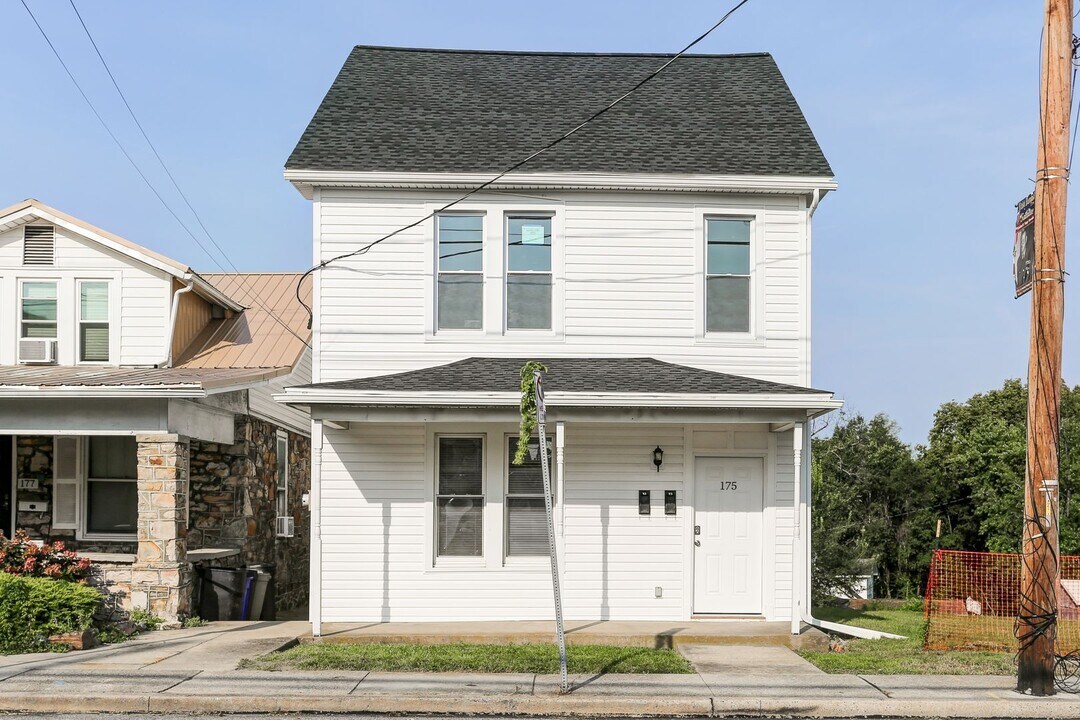 175 S Enola Dr in Enola, PA - Building Photo