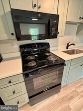 400 E Liberty St, Unit B in Charles Town, WV - Building Photo - Building Photo