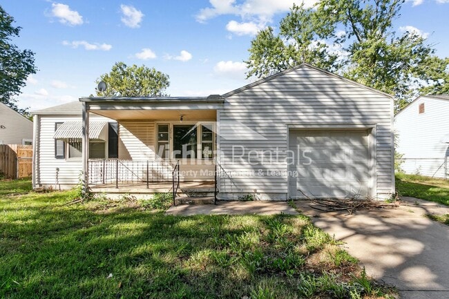 property at 2215 S Green St