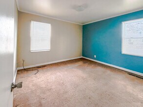 10111 Corning St in Oak Park, MI - Building Photo - Building Photo