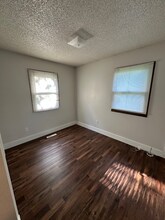 7809 Prairie Ave in Urbandale, IA - Building Photo - Building Photo