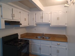 11913-11913 Vanowen St in Los Angeles, CA - Building Photo - Building Photo