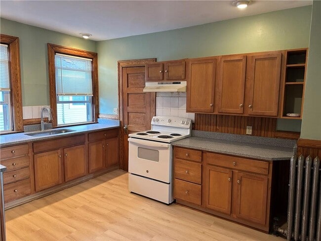 48 Moorland Ave in Cranston, RI - Building Photo - Building Photo