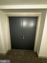 1301 N Courthouse Rd in Arlington, VA - Building Photo