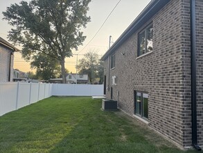 4951 W 86th St in Burbank, IL - Foto de edificio - Building Photo