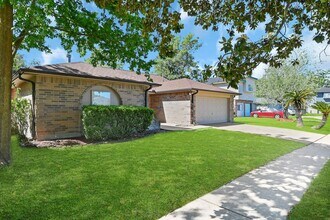 2910 Norwich St in Pearland, TX - Building Photo - Building Photo
