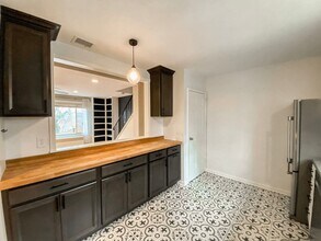 215 Gentry Ave in Alexandria, VA - Building Photo - Building Photo