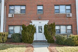 260 Centre Ave in New Rochelle, NY - Building Photo - Building Photo