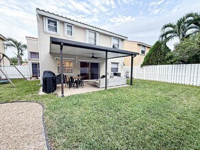 1229 NW 125th Terrace in Sunrise, FL - Foto de edificio - Building Photo