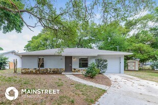 611 E Tall Pine Terrace, Unit 426 in DeLand, FL - Building Photo