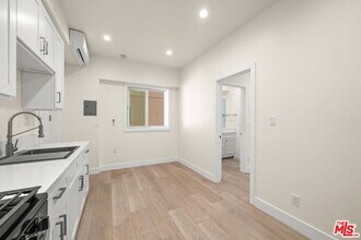 212 S Reeves Dr in Beverly Hills, CA - Building Photo - Building Photo