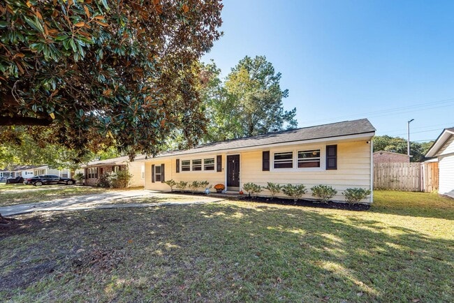 1233 Hawthorne Cir in Hanahan, SC - Building Photo - Building Photo