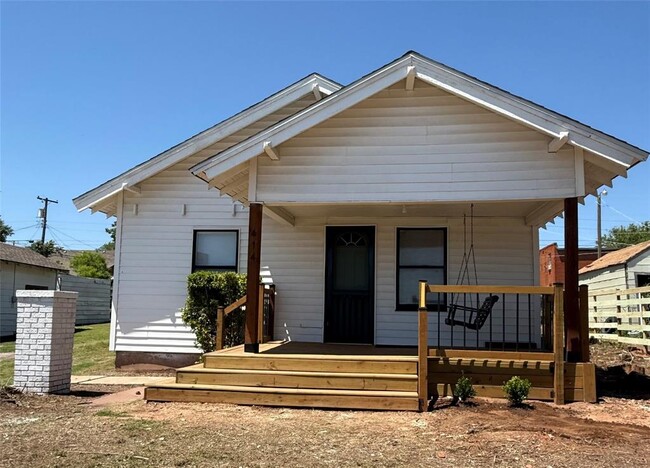 property at 414 N 6th St