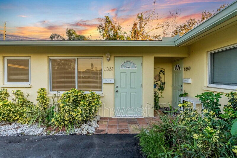 6369 Gateway Ave in Sarasota, FL - Building Photo