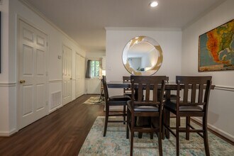 210 E Cloverhurst Ave in Athens, GA - Building Photo - Building Photo