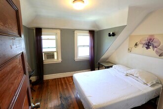 124 Forest St in Medford, MA - Foto de edificio - Building Photo