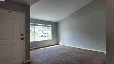 2216 Hamlin Dr in Antioch, CA - Building Photo - Building Photo