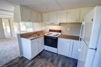 5626 Spainhour St in Climax, NC - Foto de edificio - Building Photo