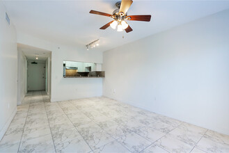 1060 NW 7th St in Miami, FL - Building Photo - Building Photo